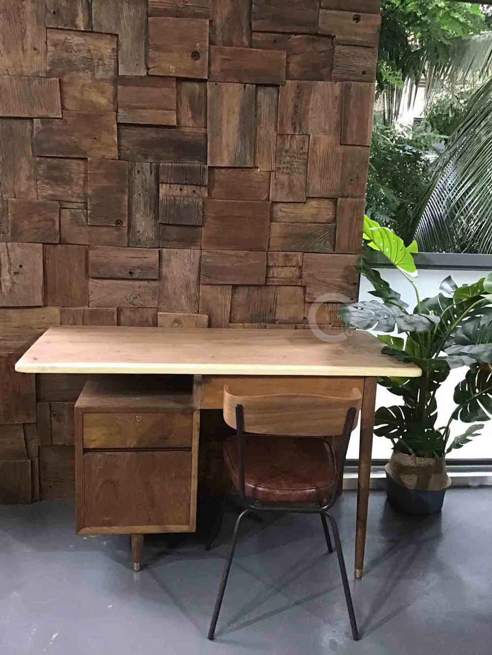 customized suar wood work desk